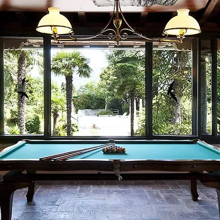San Siro Sleeps 20 With Pool And Air Con 别墅