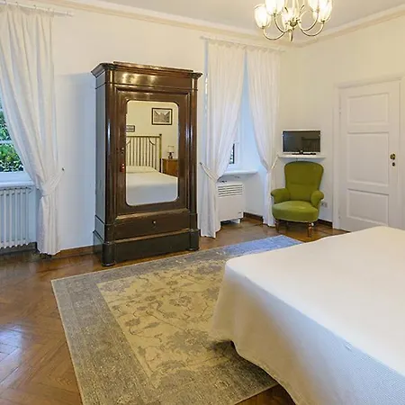 San Siro Sleeps 20 With Pool And Air Con 圣西罗