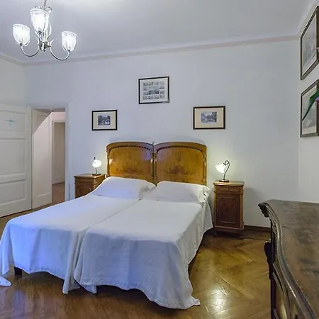 San Siro Sleeps 20 With Pool And Air Con
