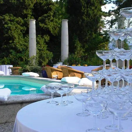 San Siro Sleeps 20 With Pool And Air Con * San Siro (Lombardy)